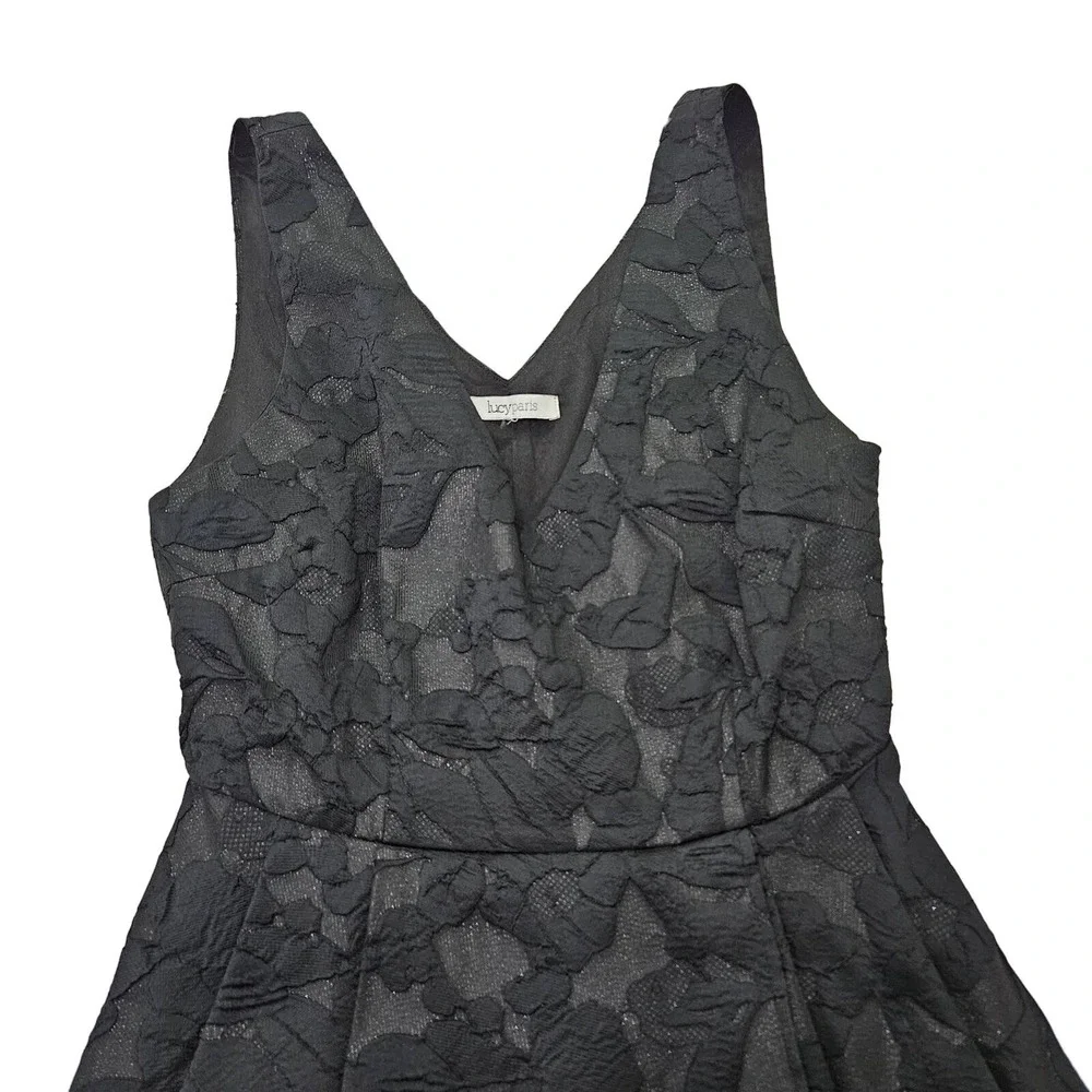 Lucy Paris Black Floral Sparkly V-neck Sleeveless Fit & Flare Dress. Size M‎